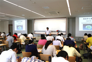 専門医師からも学べるカリキュラム